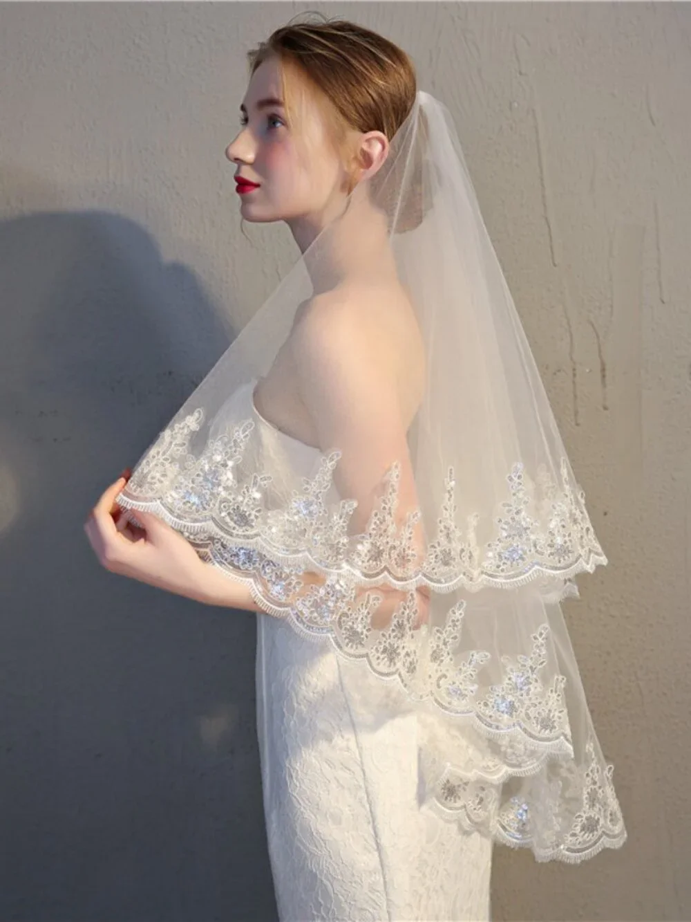 2-Tier Sequined Lace Short Wedding Veil